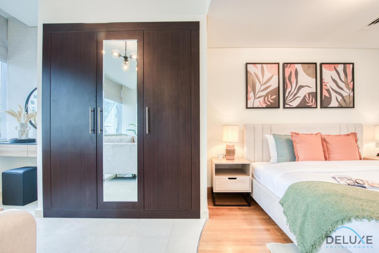 Unbeatable Rate Stylish 1Br With Balcony Near Metro By Deluxe Holiday Homes ドバイ エクステリア 写真
