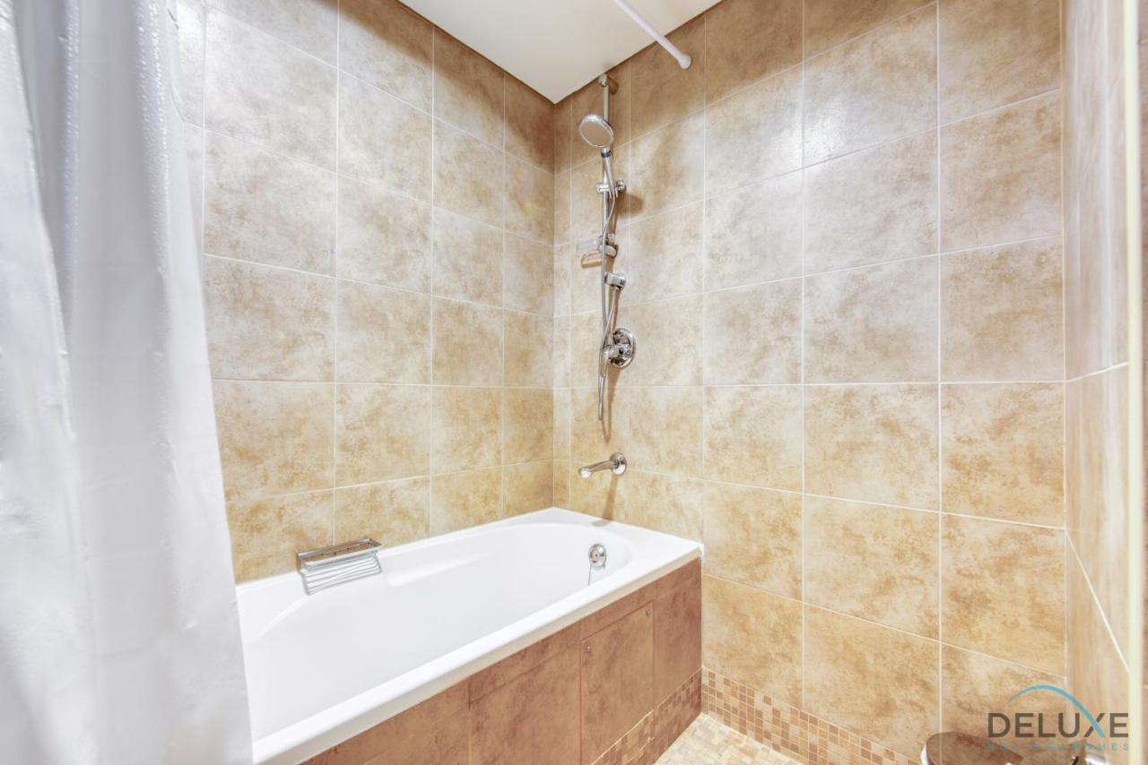 Unbeatable Rate Stylish 1Br With Balcony Near Metro By Deluxe Holiday Homes ドバイ エクステリア 写真