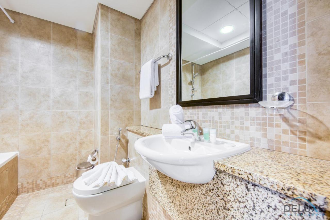 Unbeatable Rate Stylish 1Br With Balcony Near Metro By Deluxe Holiday Homes ドバイ エクステリア 写真