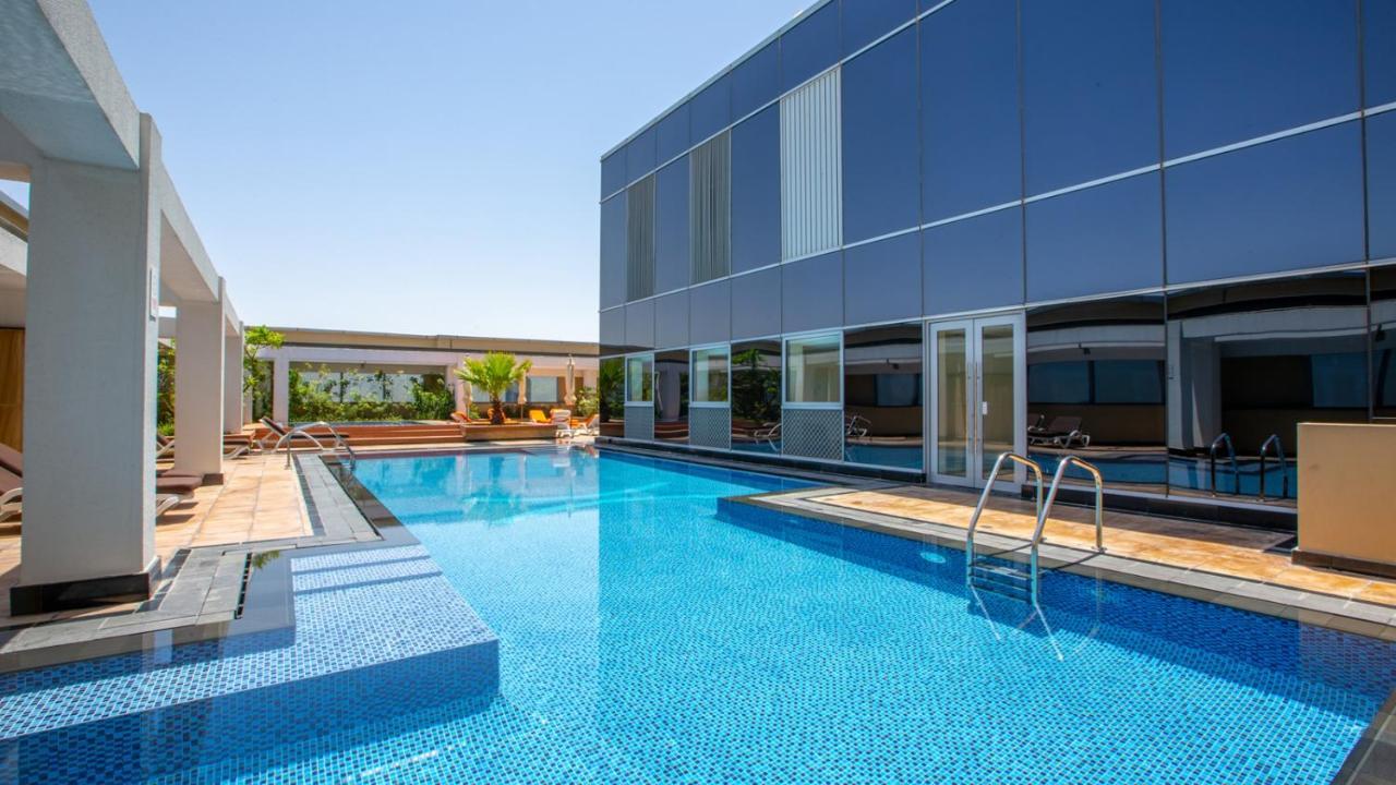 Unbeatable Rate Stylish 1Br With Balcony Near Metro By Deluxe Holiday Homes ドバイ エクステリア 写真