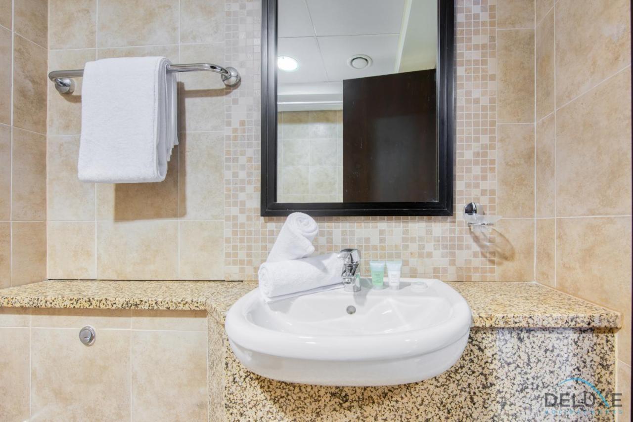 Unbeatable Rate Stylish 1Br With Balcony Near Metro By Deluxe Holiday Homes ドバイ エクステリア 写真